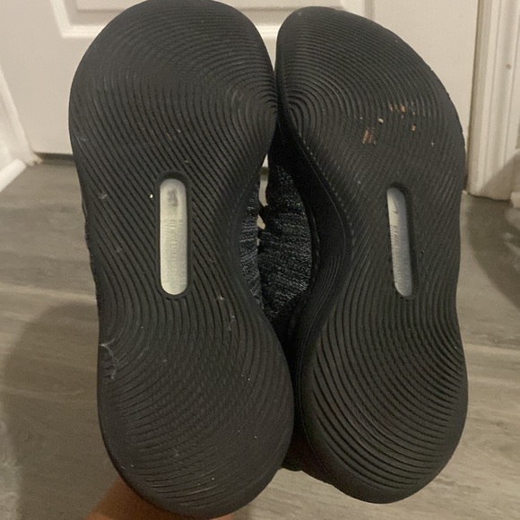 I’m selling Kevin Durant shoes size 8 - Picture 3 of 3